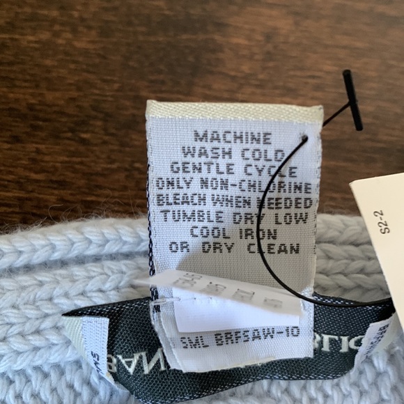 BANANA REPUBLIC Factory Light Blue Scarf, Gloves and Hat Set New With Tags - Picture 5 of 13